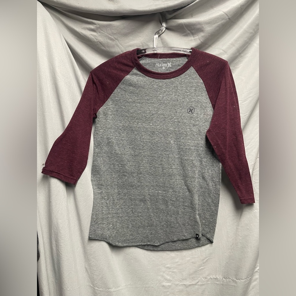 🔴Hurley medium 3/4 burgundy on grey